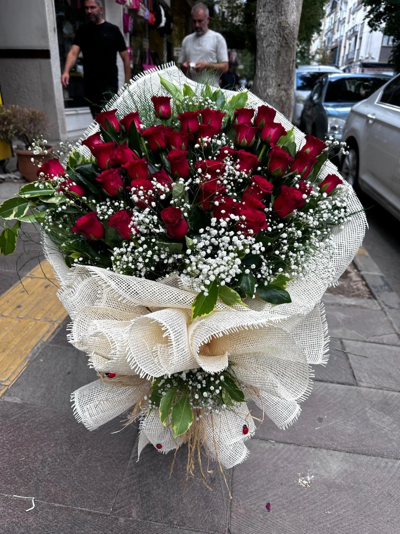 61 GÜLLÜ İSTEME ÇİÇEĞİ