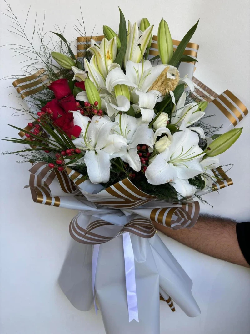 GÜLLÜ LİLYUM BUKETİ